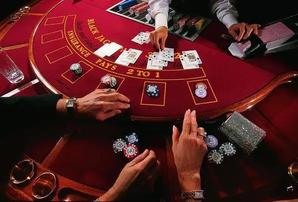 Biểu tượng và hình ảnh hỗ trợ cá cược esports hot tại bongdalu811
